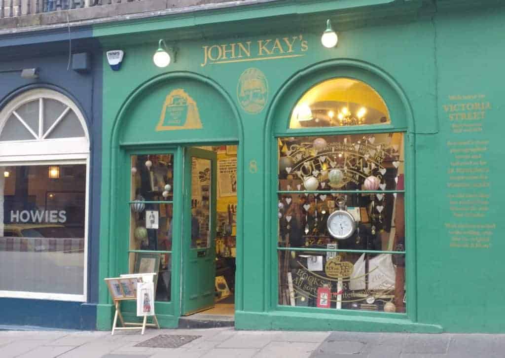 Find amazing souvenirs at these unique shops in Edinburgh, Scotland! #Edinburgh #scotland