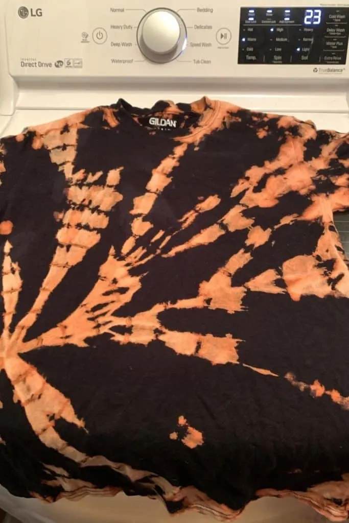 t-shirt after applying bleach tie dye before color
