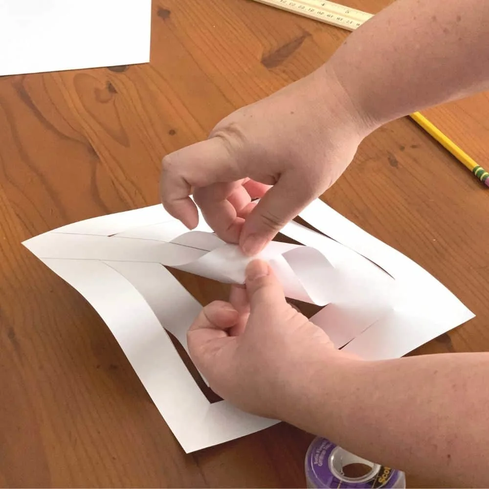 rolling the center paper for a 3d snowflake