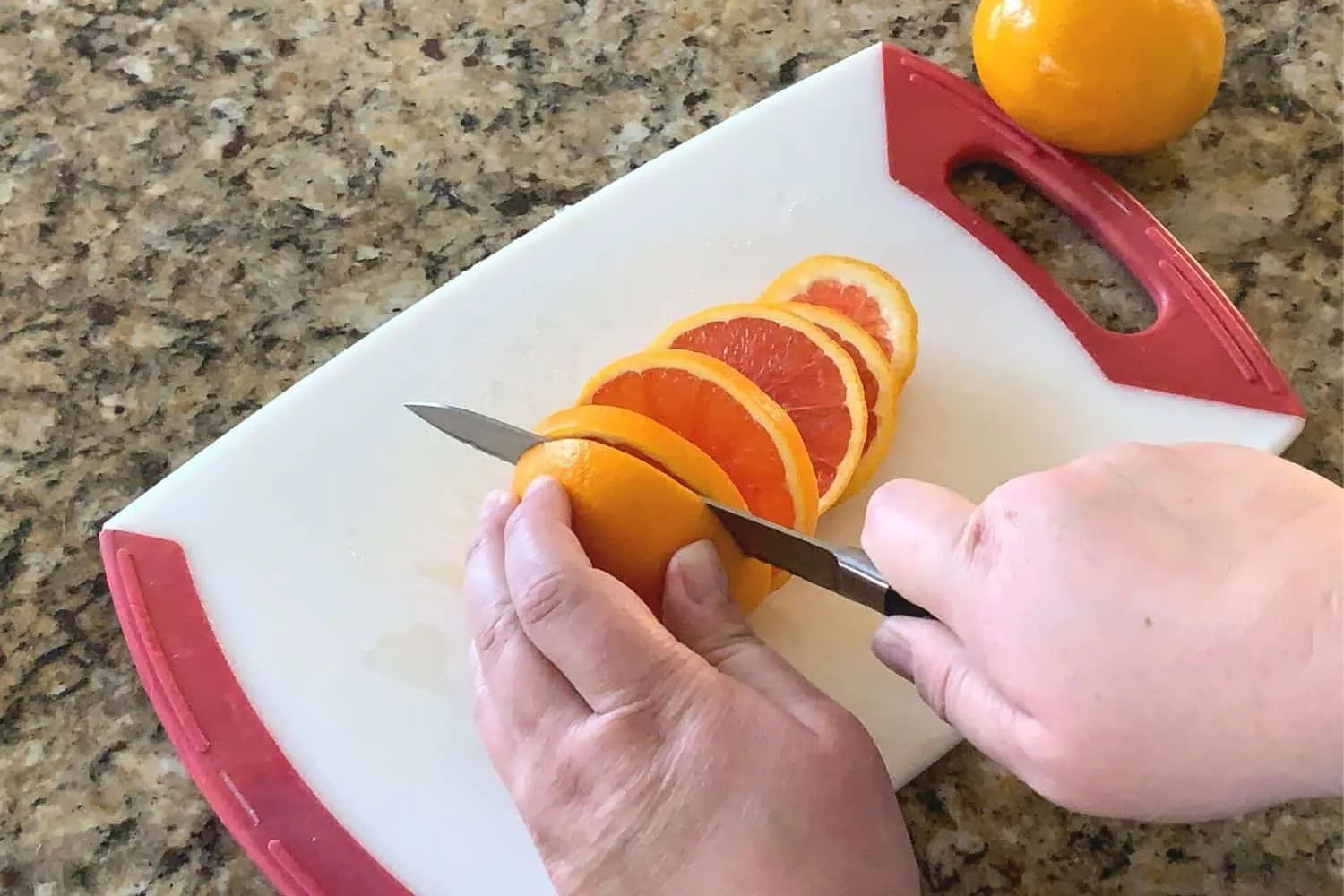 Slicing oranges to be dried