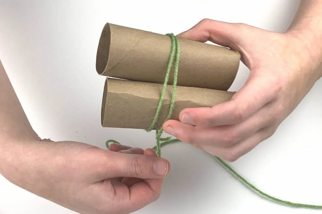 Wrap the yarn around the cardboard tubes