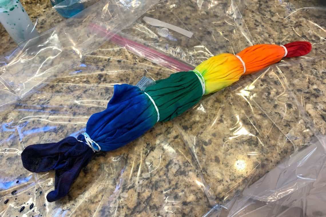 Tie Dye Bullseye: How To Make The Classic Tie Dye Pattern - Chaotically ...