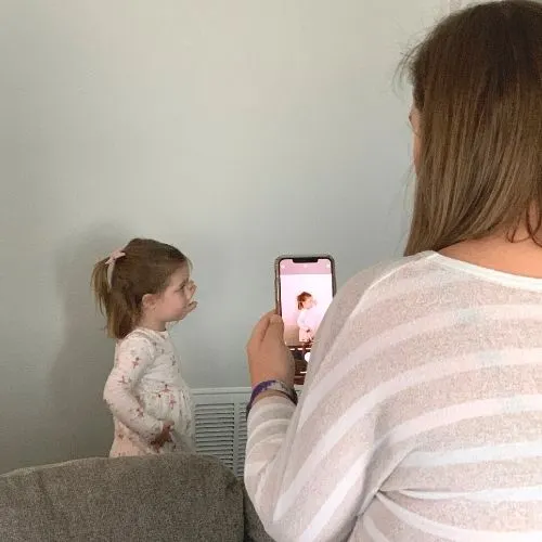 taking the photo for the silhouette portrait