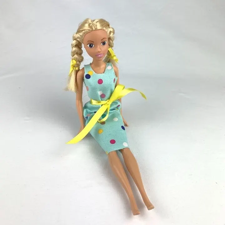 How to Make No-Sew Doll Clothes for Barbies and More! - FeltMagnet