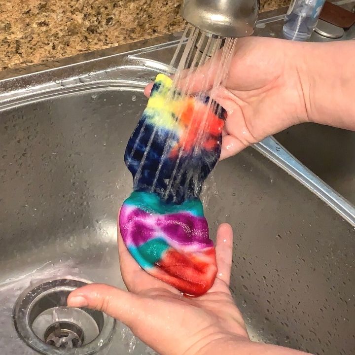 Rinsing socks