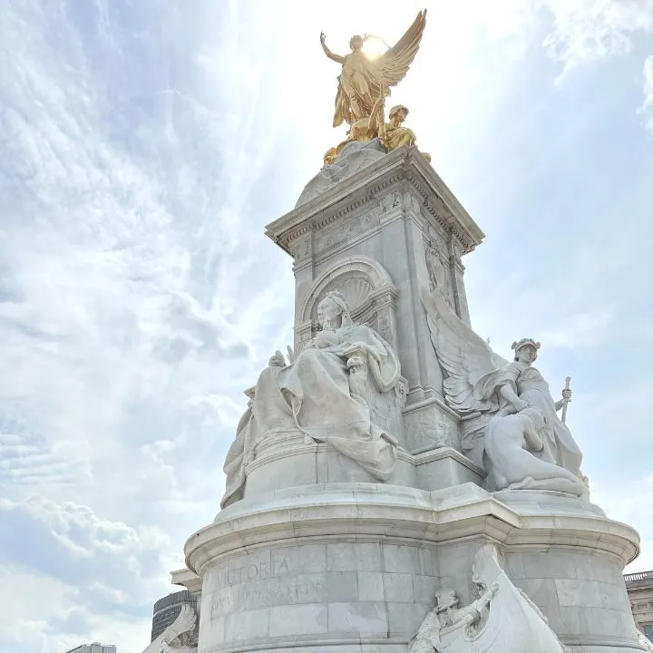 Queen Victoria Statue in London